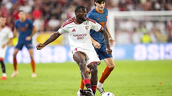 Fofana, antes de la visita del Barcelona: «Sean cuáles sean los resultados, que los hinchas se diviertan y digan: '¡qué año más genial!'»