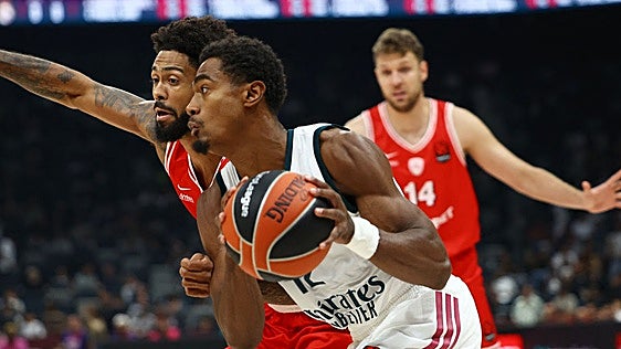 El Real Madrid de Pedro Martínez gana al Olympiacos y estrena su palmarés