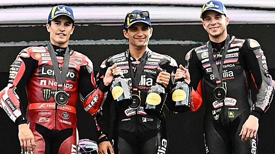 Tragedia para Acosta en casa de KTM: le da el triunfo y el liderato a Jorge Martín