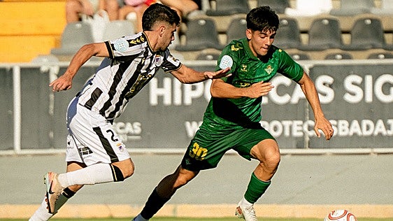 Enzo le da la victoria al Betis Deportivo en el último suspiro en Badajoz (0-1)