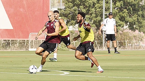 El Sevilla FC vuelve al trabajo sin sus internacionales