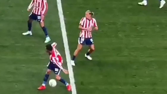 El penalti que la tele no enseñó y echa más leña al fuego del derbi
