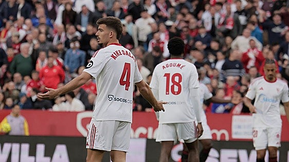 El Sevilla FC recupera a Kike Salas y confía en el parón para vaciar la enfermería