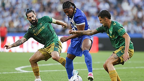 La conexión entre Ceballos e Isco aún debe crecer en el Betis