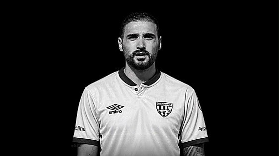 Su cáncer de ojo se extendió a los pulmones: muere un futbolista de 25 años
