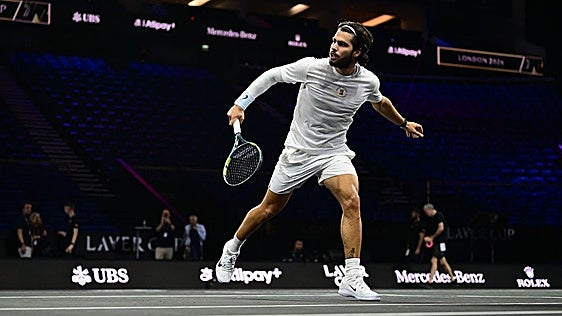 Alcaraz vuelve a probar su muñeca en la Laver Cup