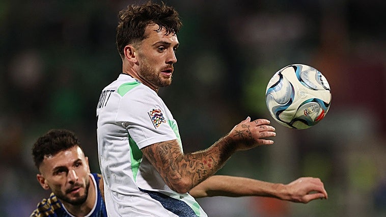 Muriqi gana a Parrott el duelo de delanteros en el Kosovo - Irlanda (1-0)