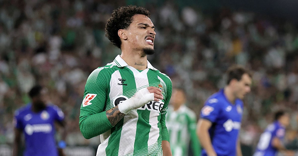 La paradoja del Betis: Valles salva en el área propia la ineficacia en la rival
