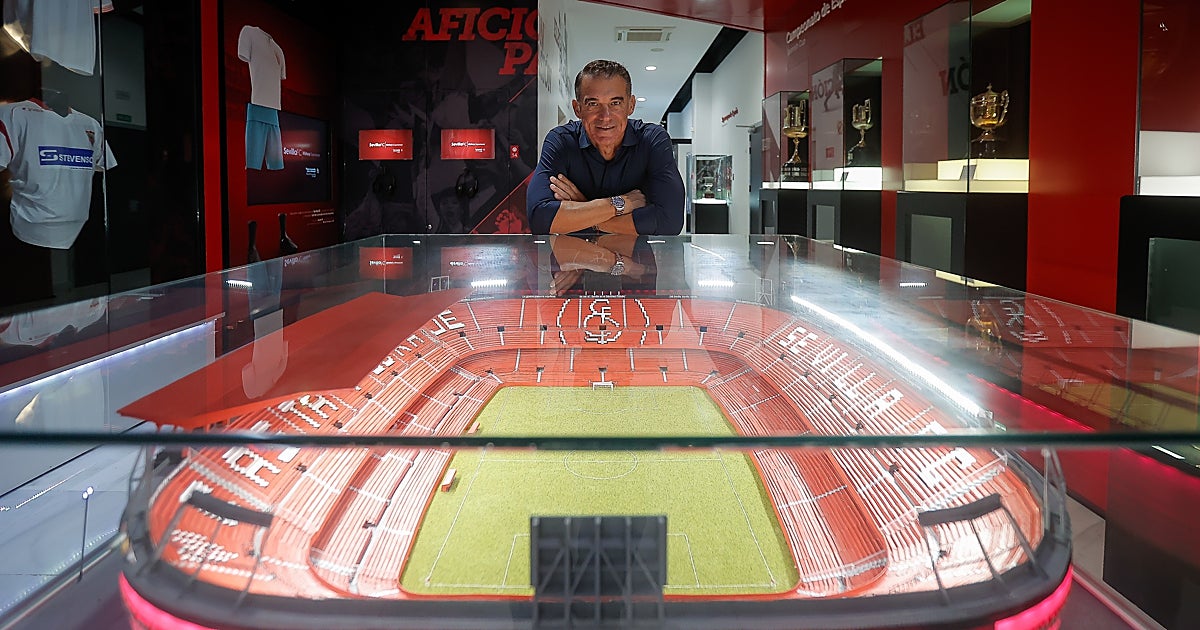 Luis García Plaza : «Quiero construir aquí algo bonito porque mi sueño es entrenar a ese gran Sevilla»