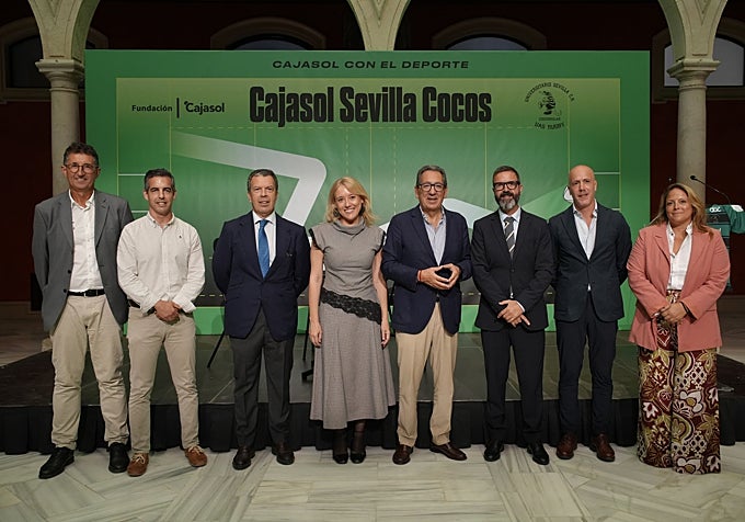 Representación institucional en el acto de presentación del Cajasol Sevilla Cocos