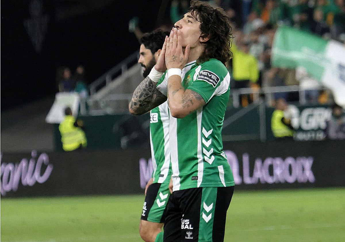 La Fiscalía de Madrid abre diligencias contra un youtuber por comentarios homófobos sobre Bellerín