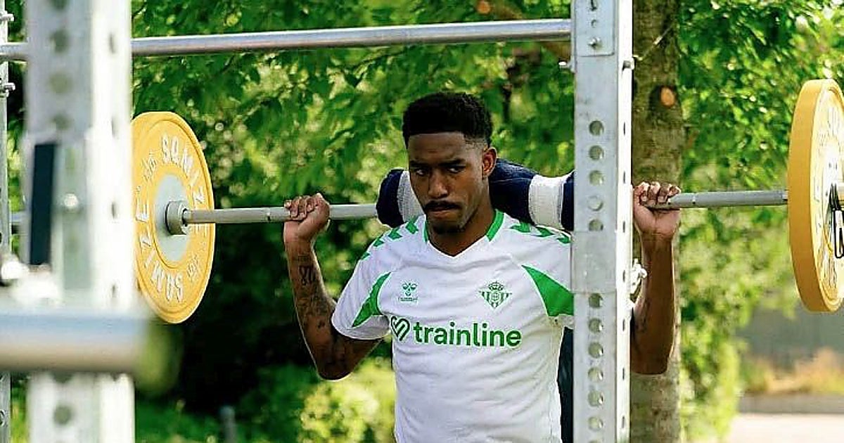 Junior Firpo is sidelined for three weeks with a left adductor injury