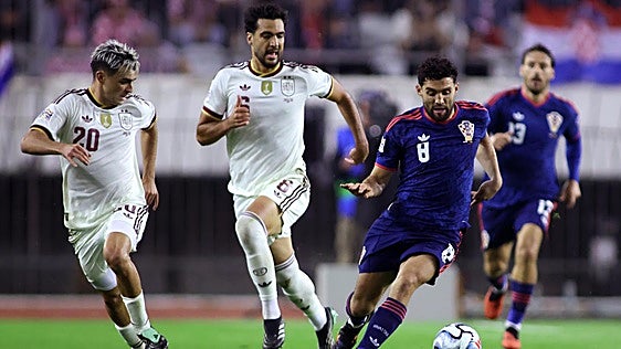 Mikel Merino, entre Pedri y Kovacic