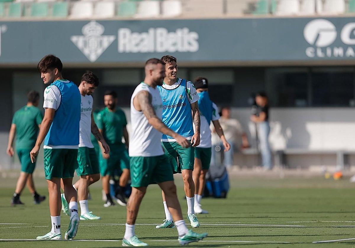 Pellegrini tira de Emmanuel y De Roa ante la baja de Junior