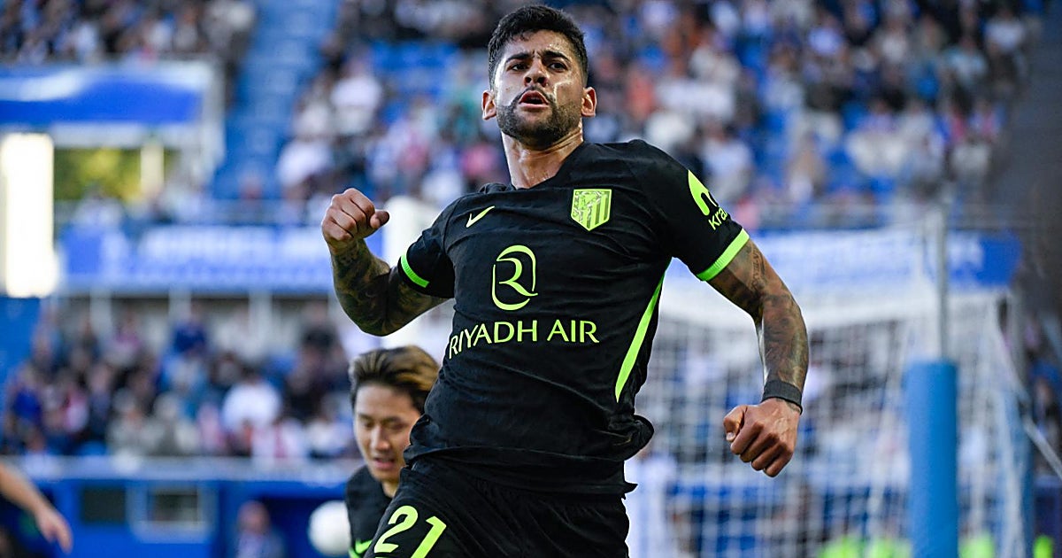 El Cuti Romero celebra su gol en Mendizorroza