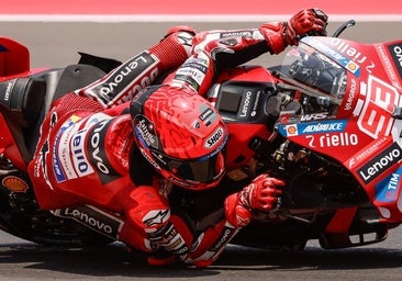 Marc Márquez aprovecha el fiasco de Aprilia: victoria en Mandalika y liderato en el Mundial