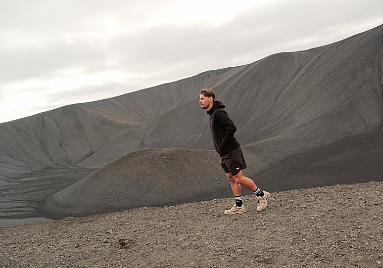 Imagen principal - Kevin Vázquez, durante su semana de vacaciones en Islandia por el parón