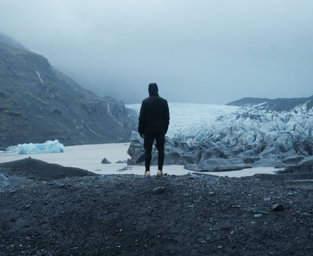 Imagen secundaria 1 - Kevin Vázquez, durante su semana de vacaciones en Islandia por el parón