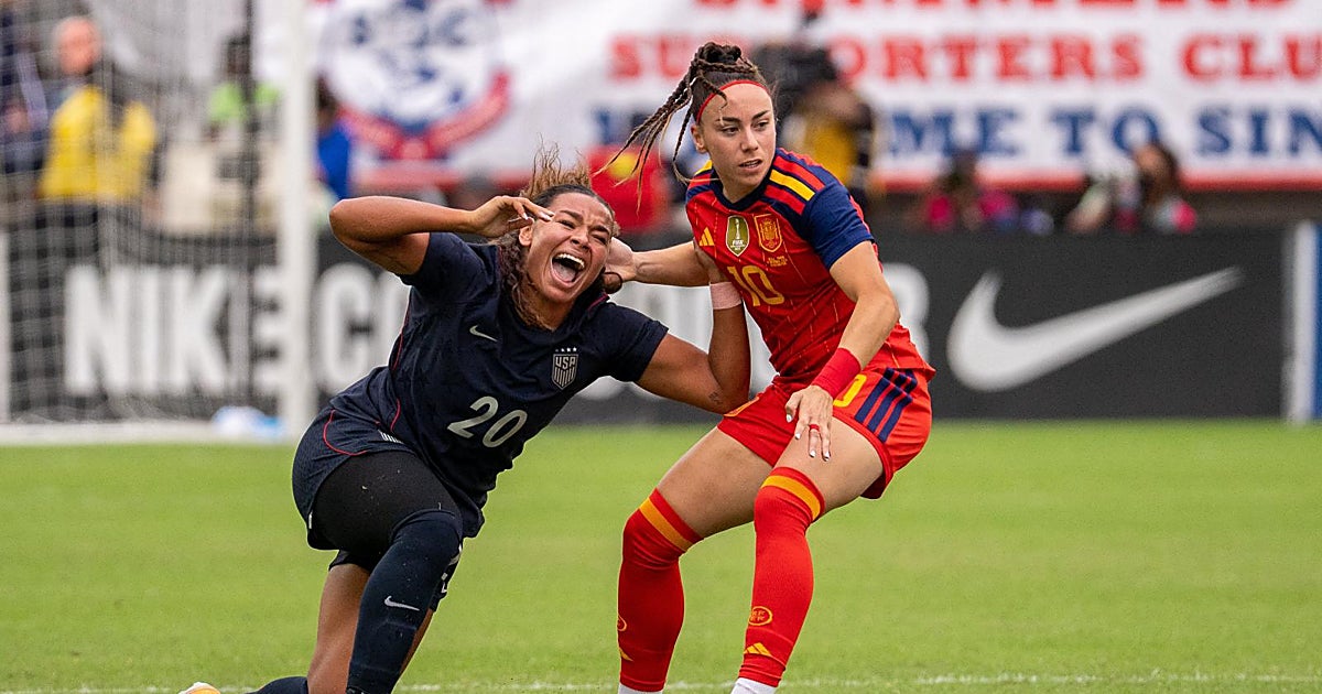 Spain beats USA 2-0 with goals from Patri Guijarro and Eva Navarro