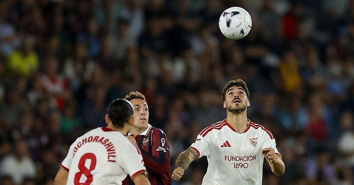 La polémica expulsión de Isaac Romero tras marcar en el Levante UD - Sevilla FC: «El árbitro ha decidido castigarnos»