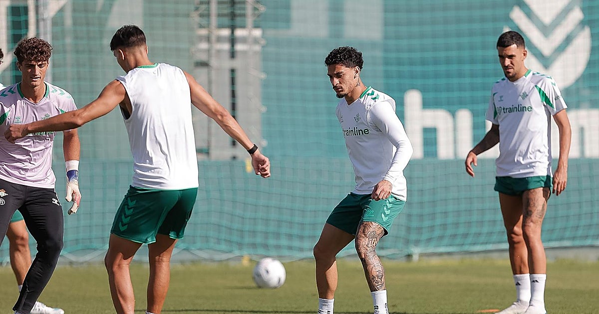 Real Betis Prepares to Face Barcelona with Nearly Full Squad