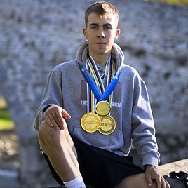 Benjamín Noval, con sus medallas de oro