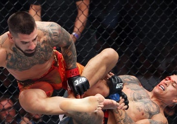 Charles Oliveira cree que adelantará a Topuria por el título: «Una victoria me otorga la oportunidad»