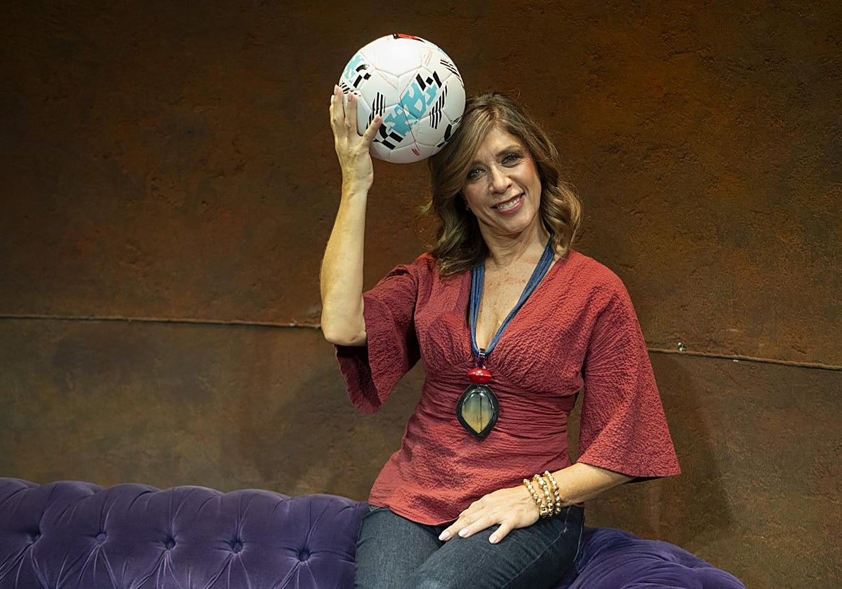 Eva Isanta posa para Hinchas