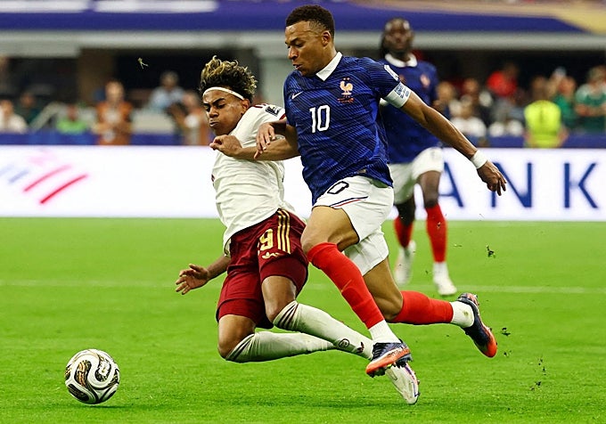 Lamine Yamal y Kylian Mbappé también se midieron en el Mundial en la semifinal entre Francia y España.