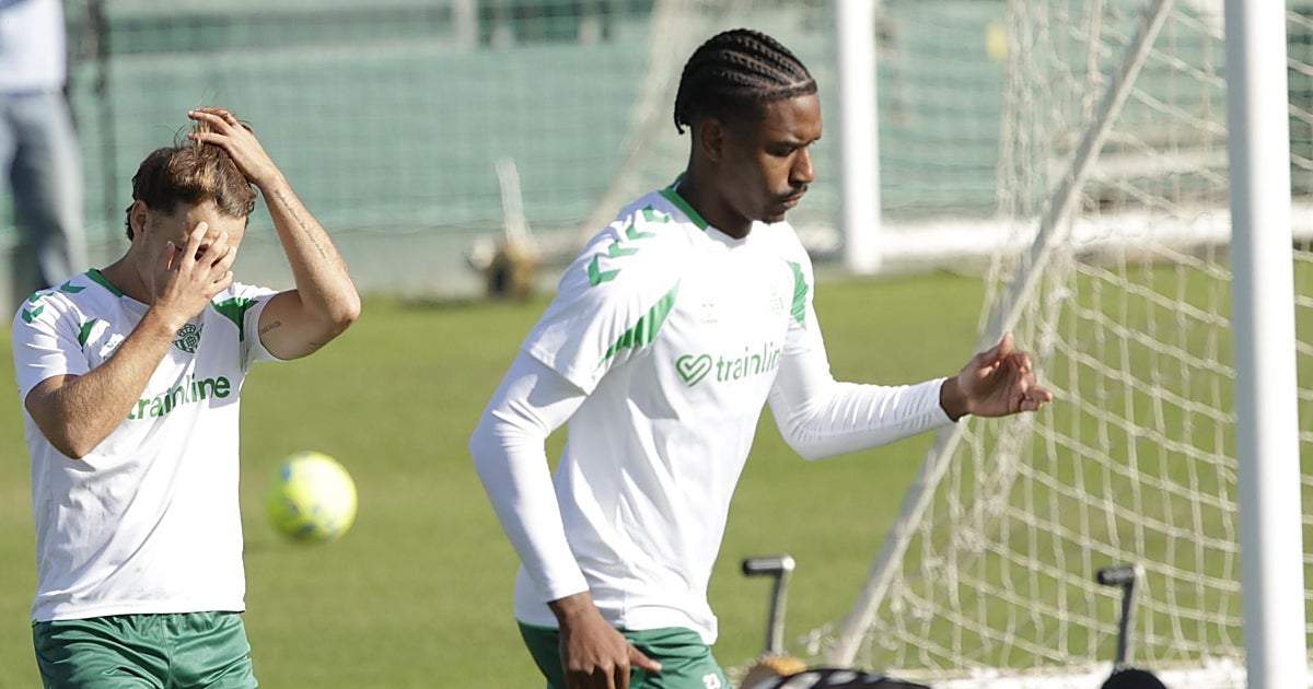 Junior Firpo is fully available for Real Betis matches