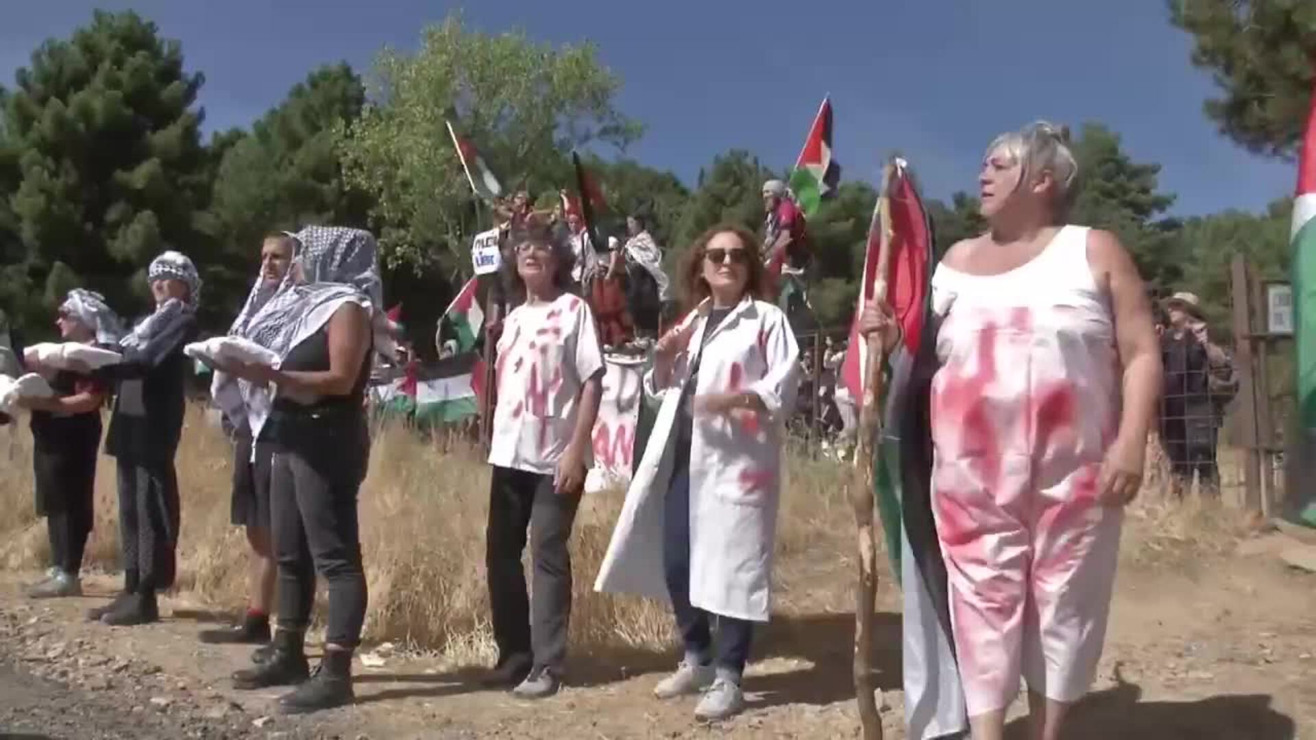 Protestas en Navacerrada por la participación de un equipo israelí en la Vuelta a España