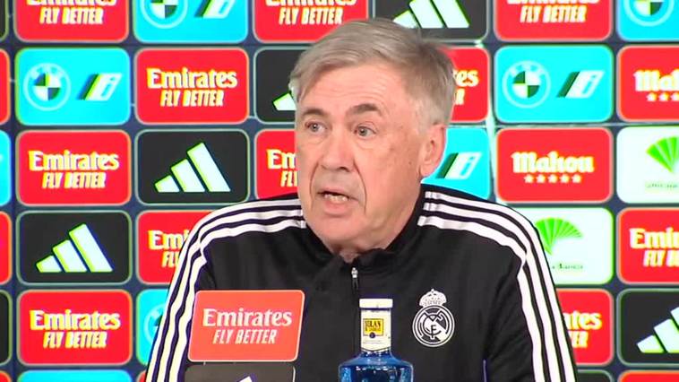 Ancelotti confirma la baja de Benzemá ante el Espanyol por un golpe en un tobillo