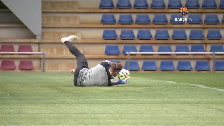 Pedri se retira del entrenamiento y podría ser duda para el clásico