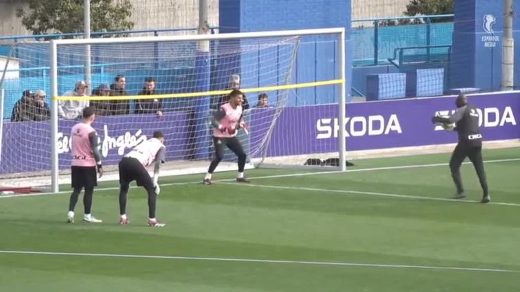 Último entrenamiento del Espanyol antes del debut de Luis García