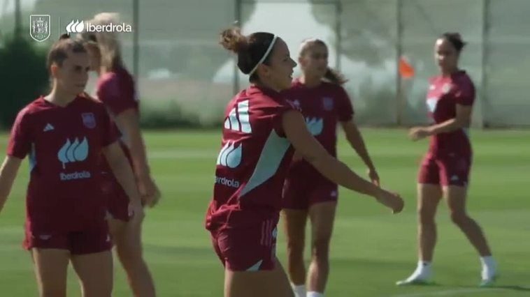 La selección femenina continúa preparando el Mundial en Benidorm