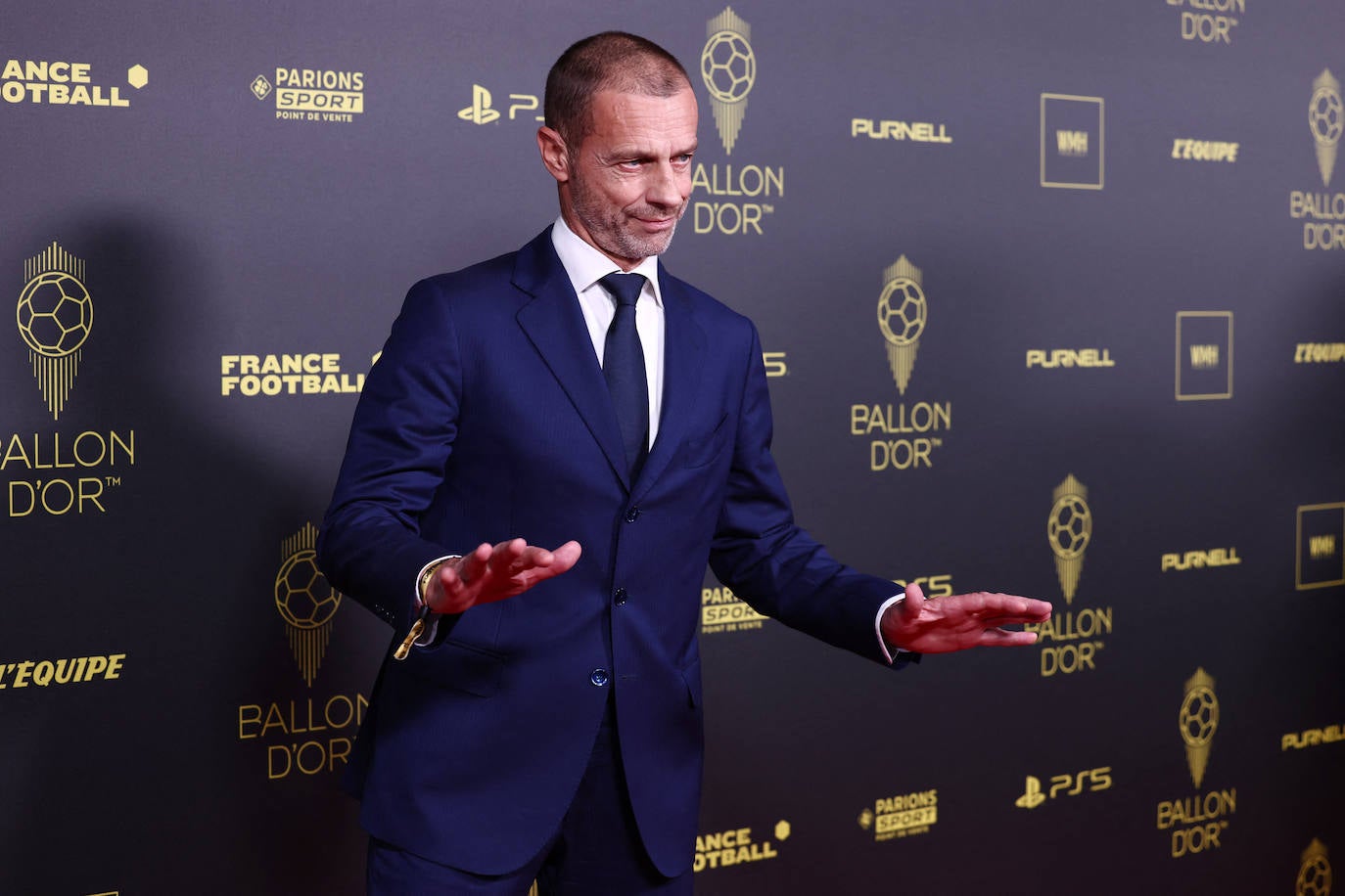 El presidente de la UEFA, Aleksander Ceferin posa antes de la gala del Balón de Oro 2023.