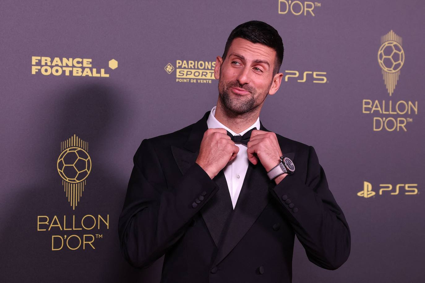 El tenista Novak Djokovic a su llegada a la gala del Balón de Oro 2023.
