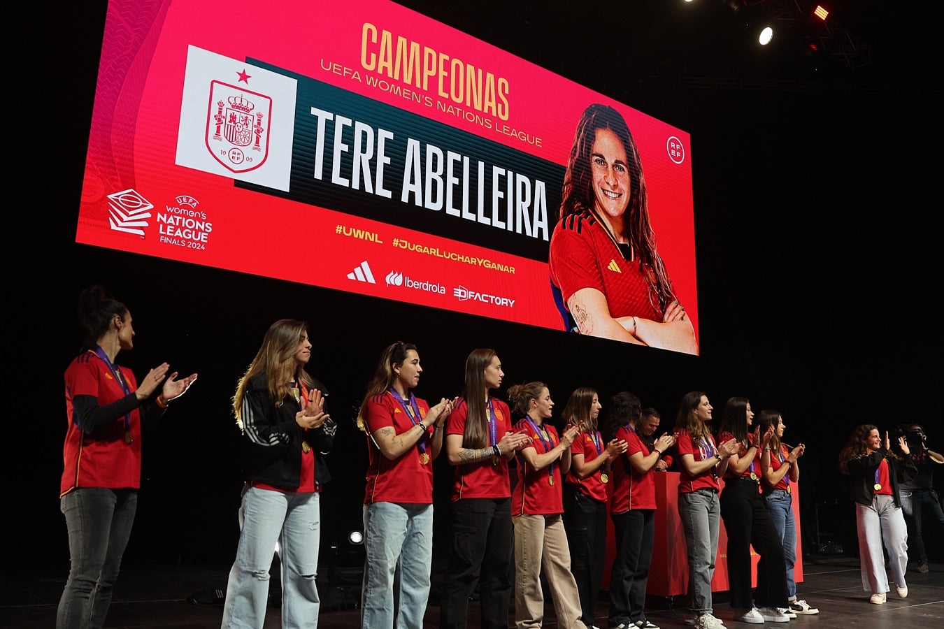 La celebración de la selección española femenina de fútbol tras ganar la Nations Leage, en imágenes