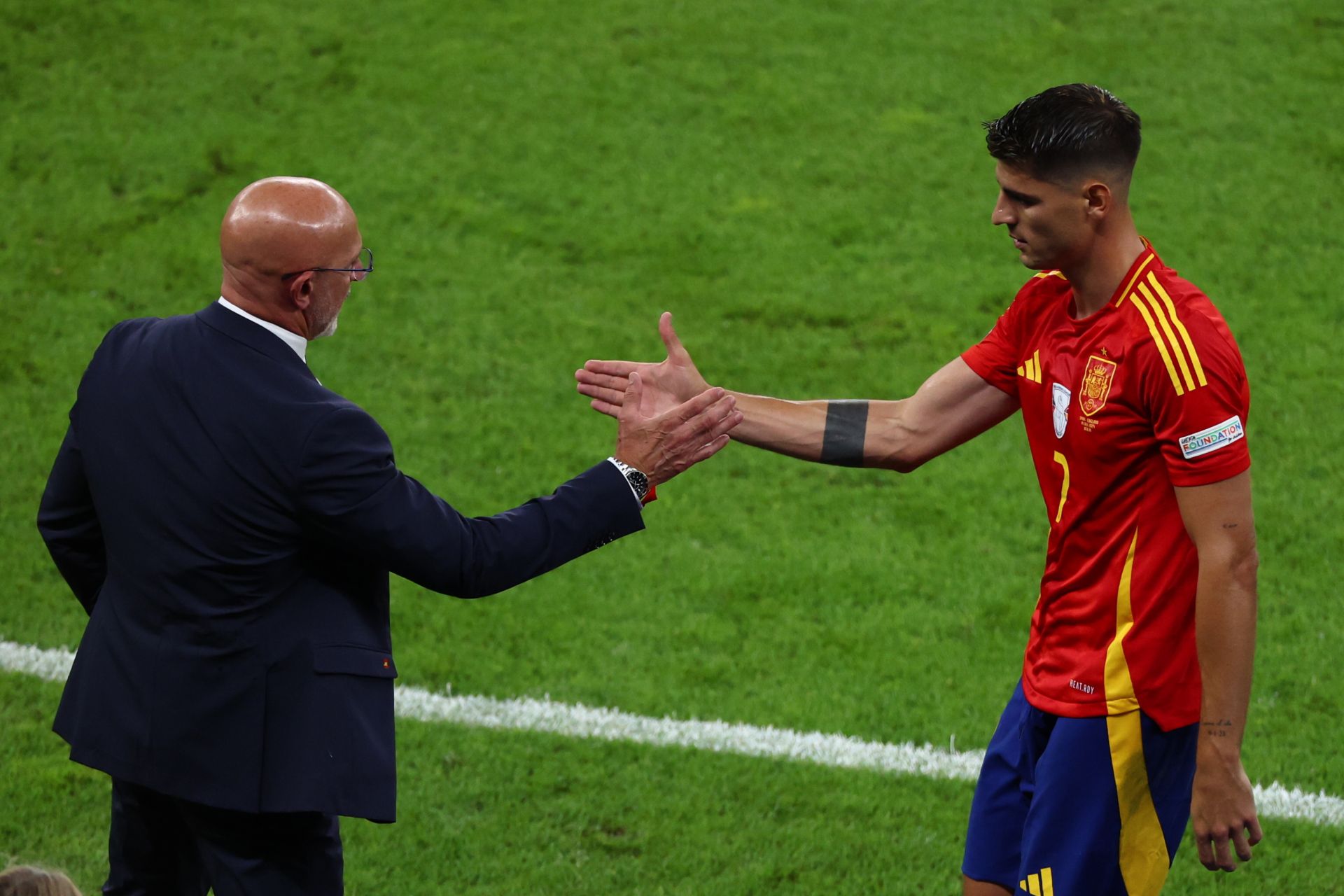 Morata no acabó el partido y fue sustituido por Oyarzabal a mitad de la segunda mitad