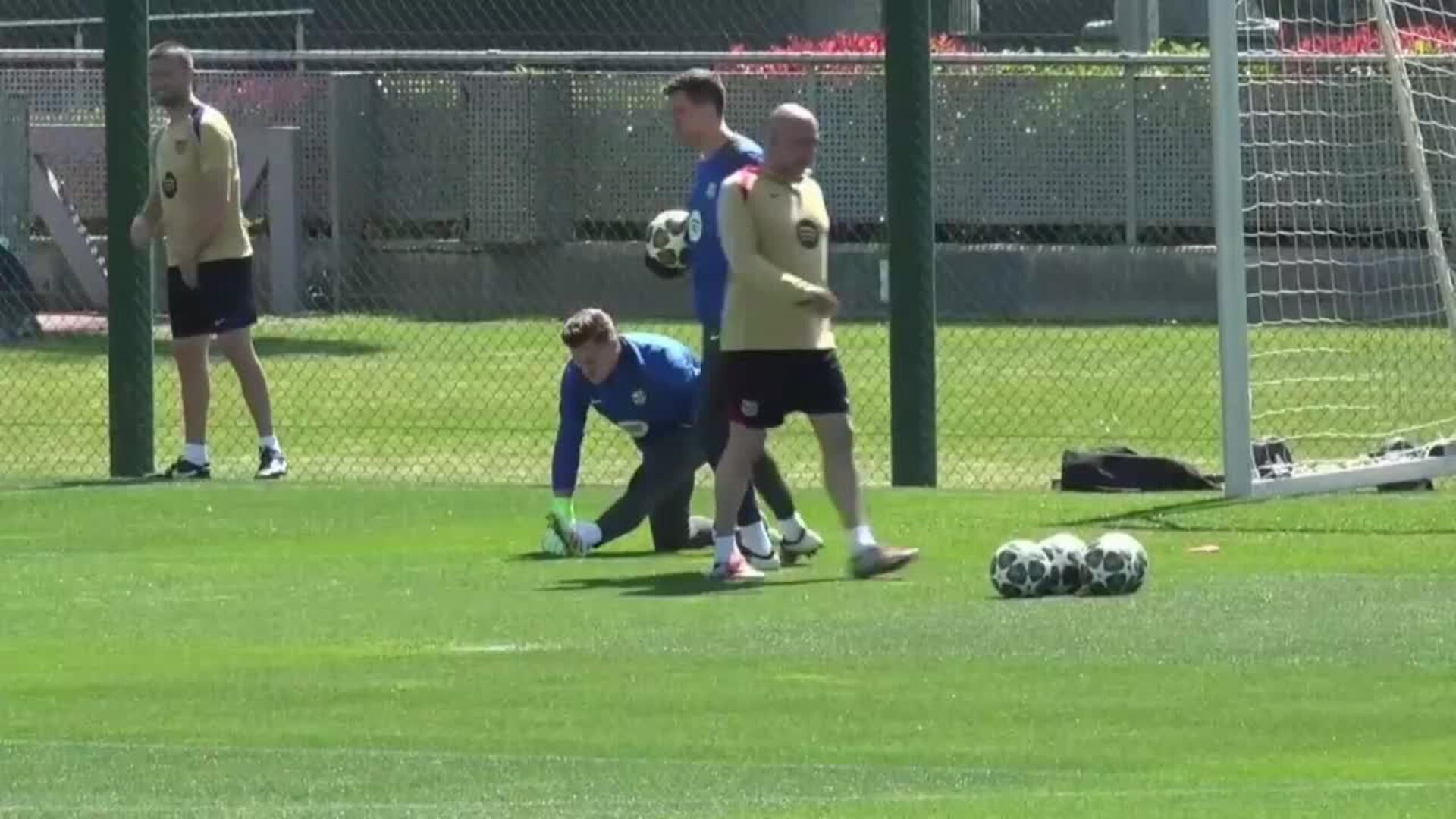 Último entrenamiento del Barça previo al partido contra el Inter de ...