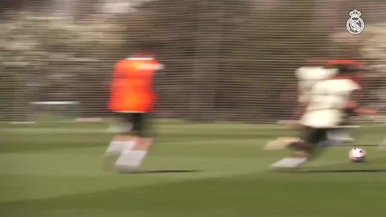 Xabi Alonso traslada al césped su idea táctica en el último entrenamiento en Madrid