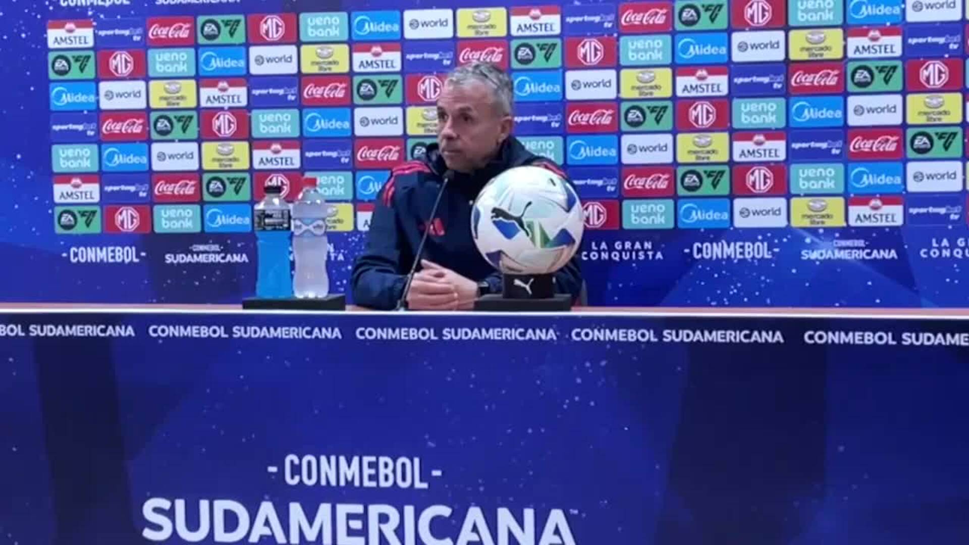 Gustavo Álvarez, conforme con la ventaja que obtuvo la U de Chile ante Independiente