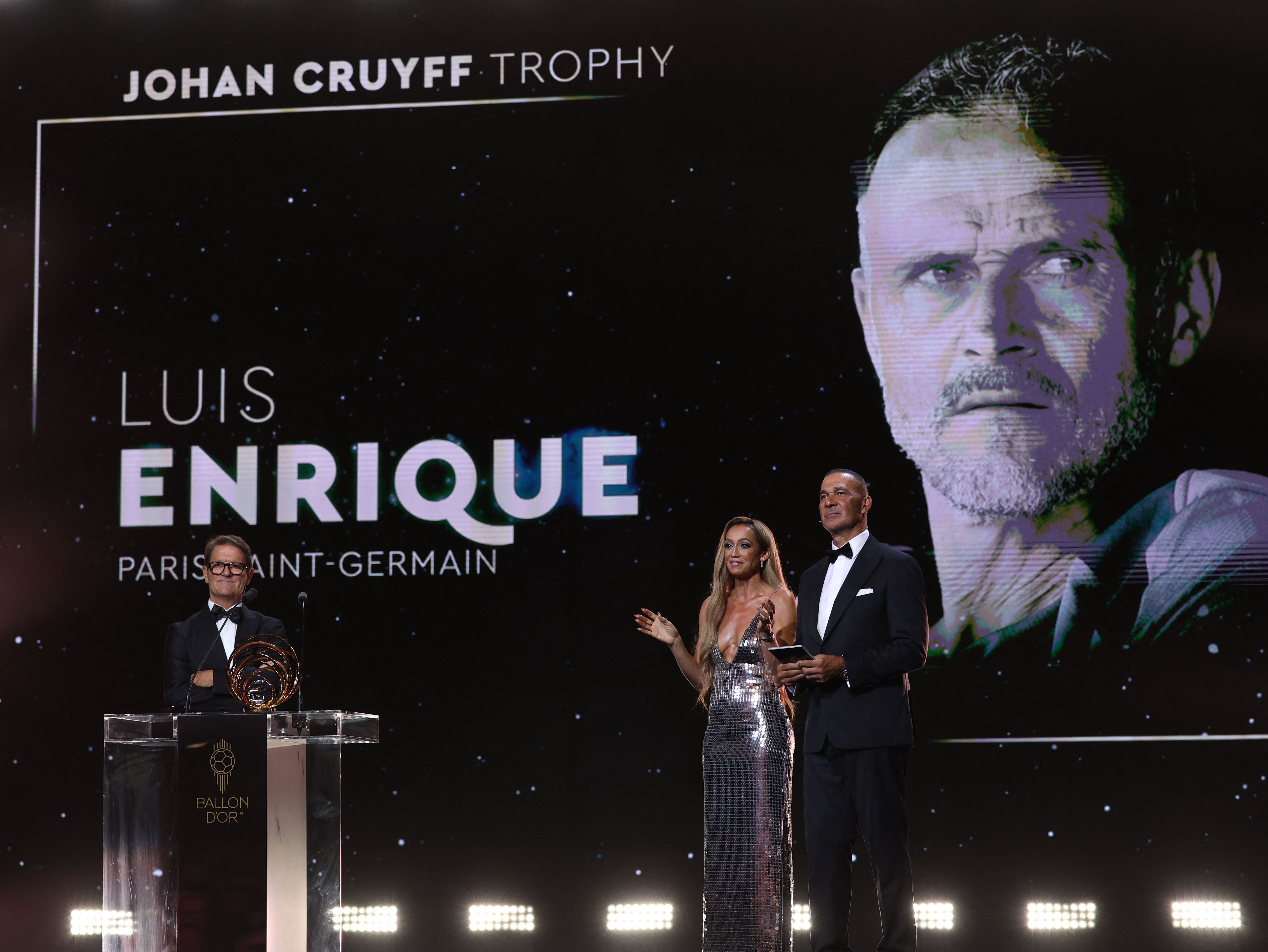 El técnico español del PSG Luis Enrique se ha alzado con el premio Johan Cruyff al mejor entrenador.