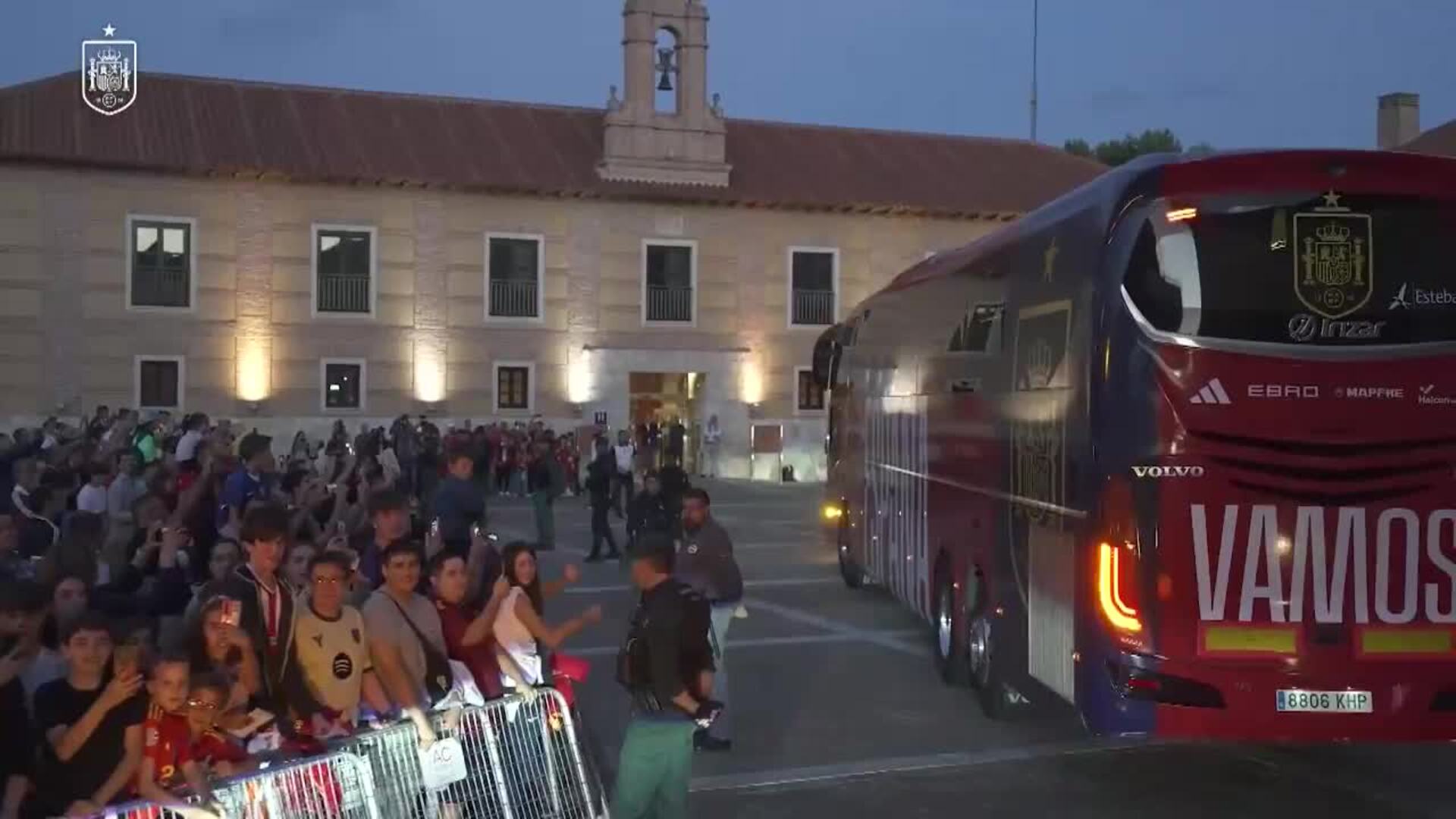 Llegada de la selección absoluta de fútbol a Valladolid para su encuentro frente a Bulgaria