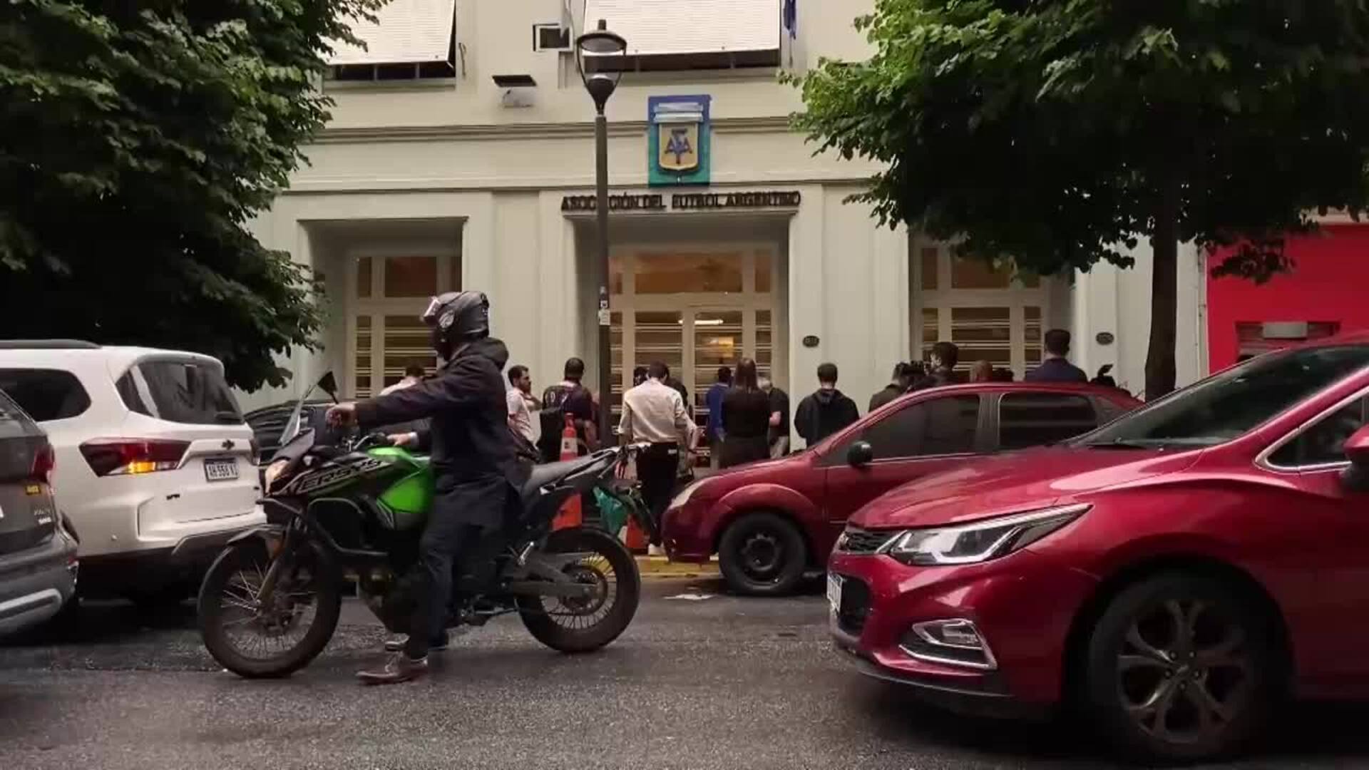 Justicia argentina ordena allanamientos en AFA y 17 clubes por presunto lavado de dinero