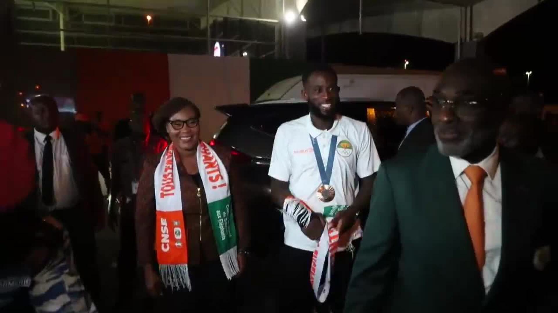 Una gran multitud recibe al marfileño Cheick Cisse, medalla de bronce en taekwondo en París 2024