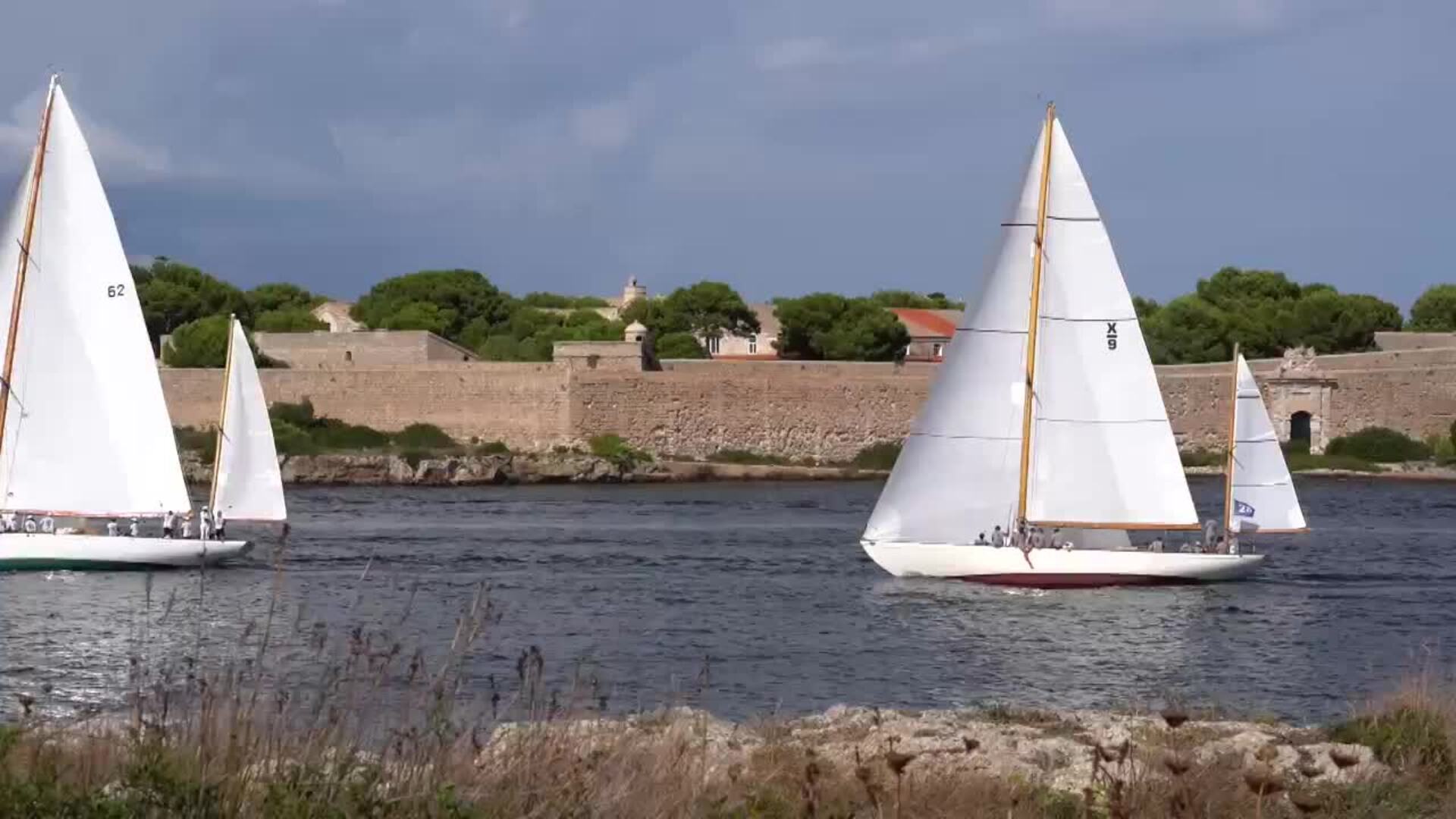 Medio centenar de &#039;leyendas del mar&#039; navegan en Mahón la Copa del Rey de Barcos de Época