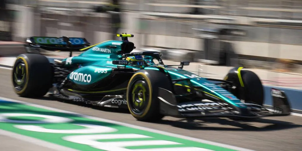 El Aston Martin vuela! Fernando Alonso lidera el primer día de  entrenamientos de la Fórmula 1 en Baréin