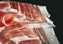 ¿Es bueno comerse la parte blanca del jamón serrano? Un experto gastronómico dicta sentencia