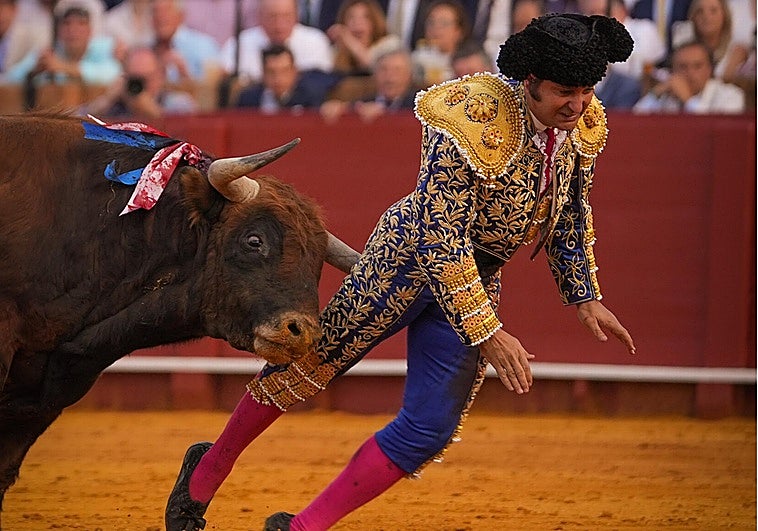 Morante paga con una cornada muy grave su ofrenda absoluta